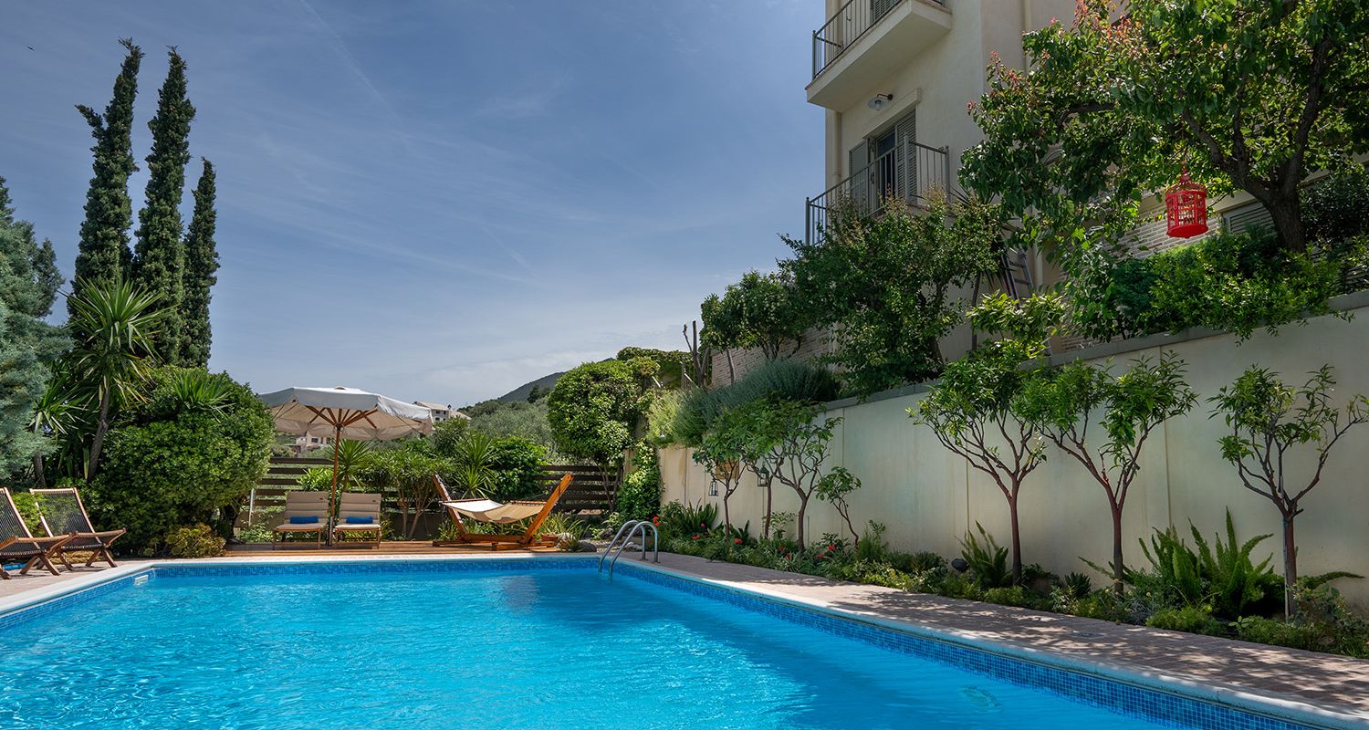 Pretty Greek Villas, personally chosen villas in Greece, charming and