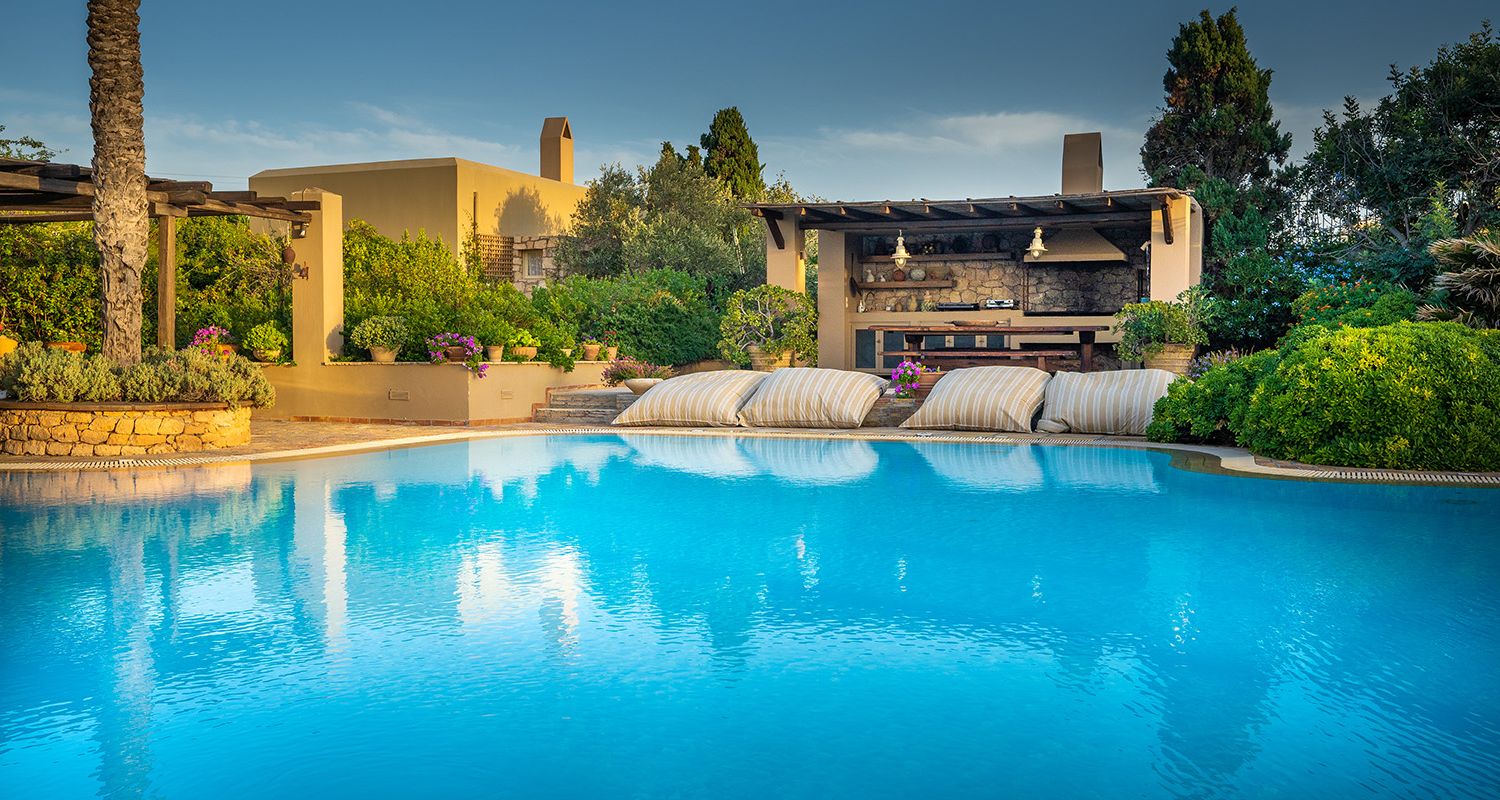 Pretty Greek Villas, personally chosen villas in Greece, charming and